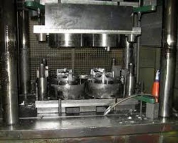 Découpe, dégrappage de pièces en fonderie